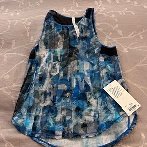 Size 4 Lululemon sculpt tank.